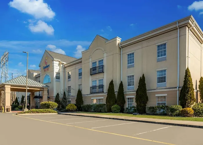 Comfort Suites Near University
