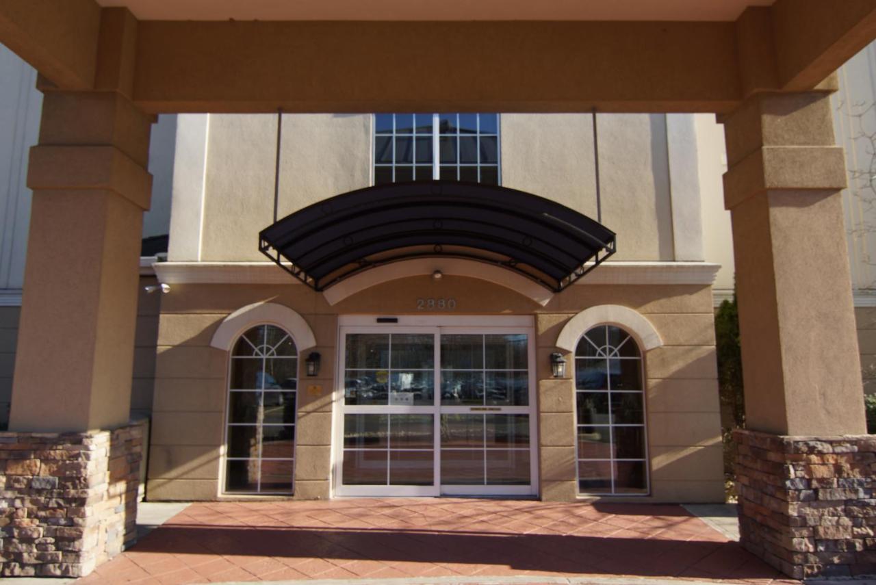 Hotel Comfort Near North Brunswick