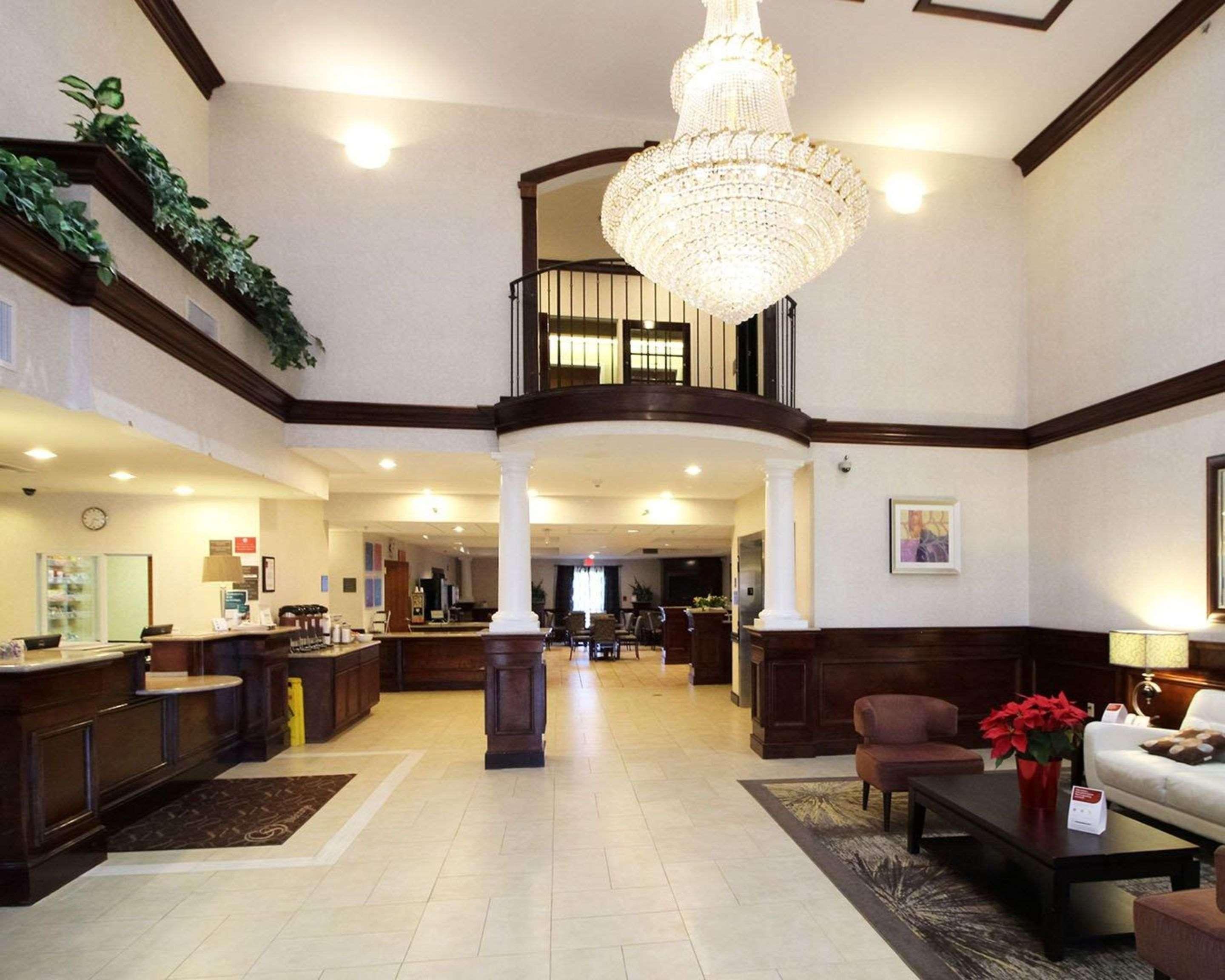 Hotel Comfort Near