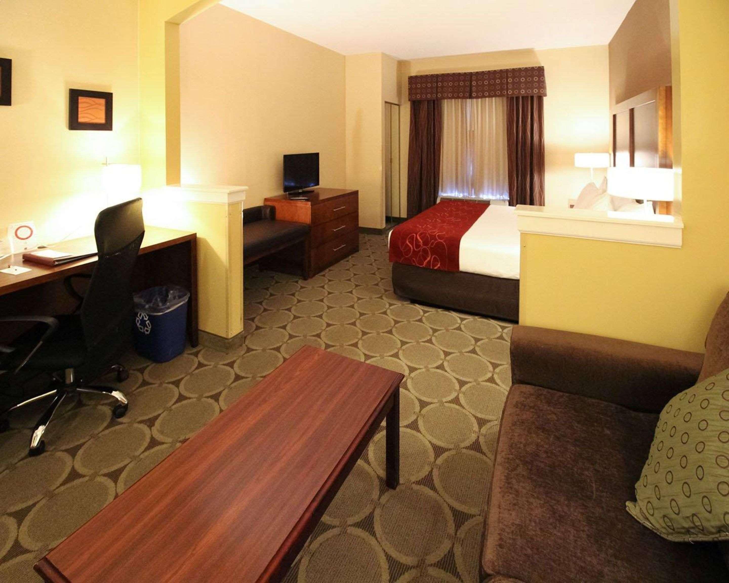 Hotel Comfort Near