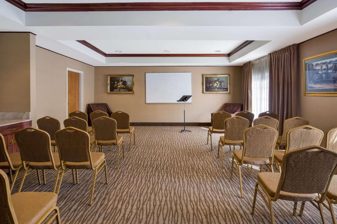 Hotel Comfort Near